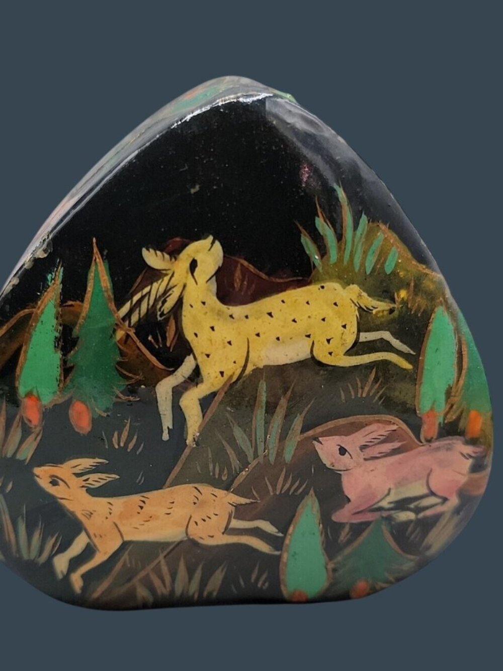 Vintage Kashmiri Heart-Shaped Papier Mache Box Hunter Jungle Motif 3"D 1.25 Deep